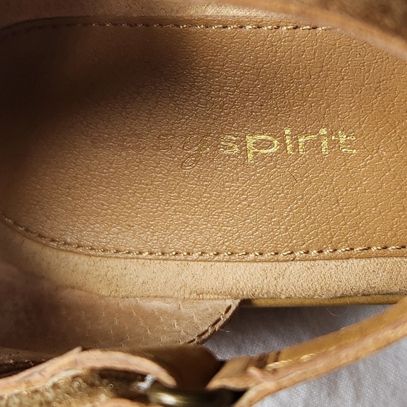 Easy Spirit ESRUCHEL Tan Leather T-Strap Wedge Sandals 8M Perforated Straps - Picture 3 of 7